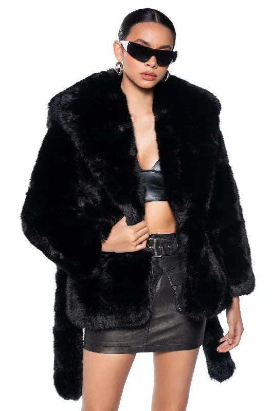 YETI SHARP SHOULDER FAUX FUR JACKET